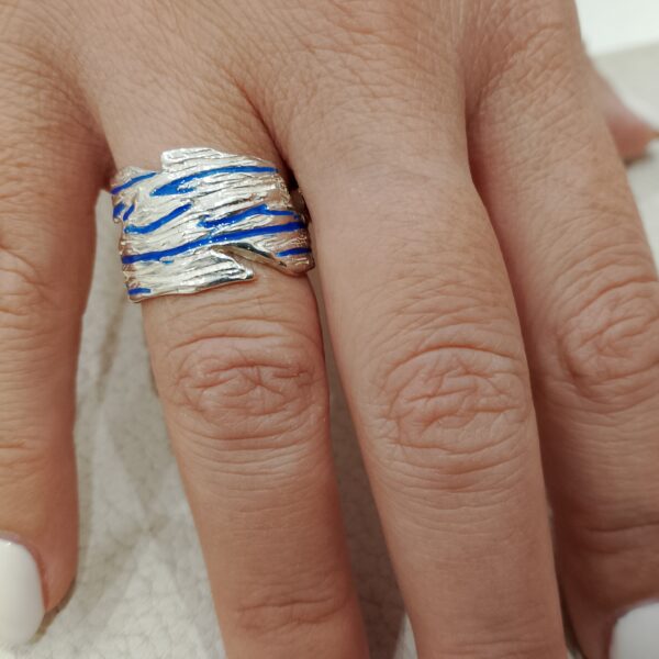 anello a fascia in argento 925 con smalto blu modello katy - immagine 5