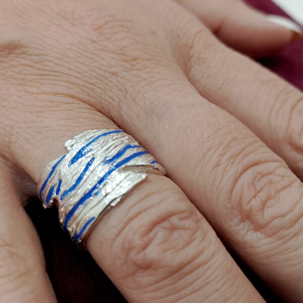 anello a fascia in argento 925 con smalto blu modello katy - immagine 6